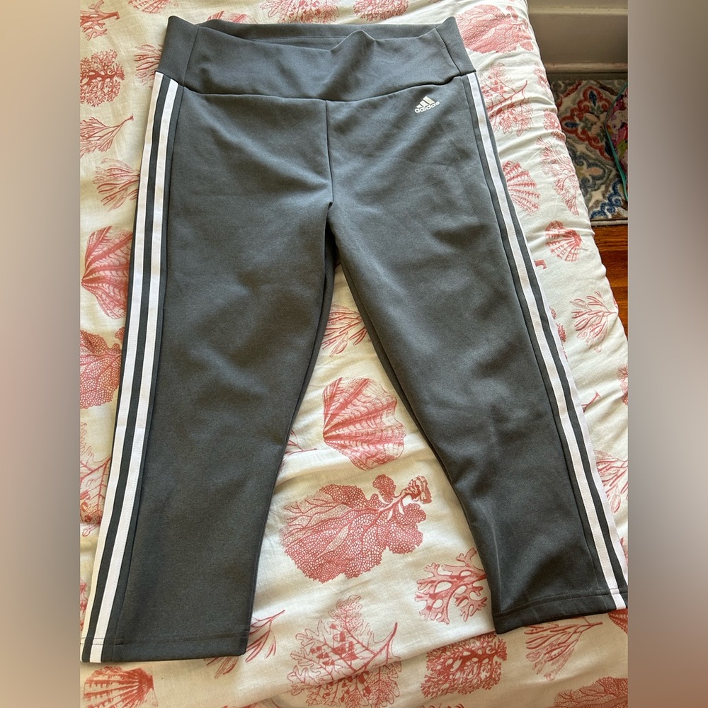 Adidas gray cropped leggings/tights aeroready